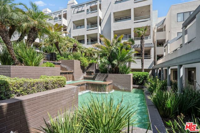 140 Ocean Park Boulevard, Santa Monica CA: https://media.crmls.org/mediaz/c146406a-93e7-49ee-a363-3bf631a4d803.jpg