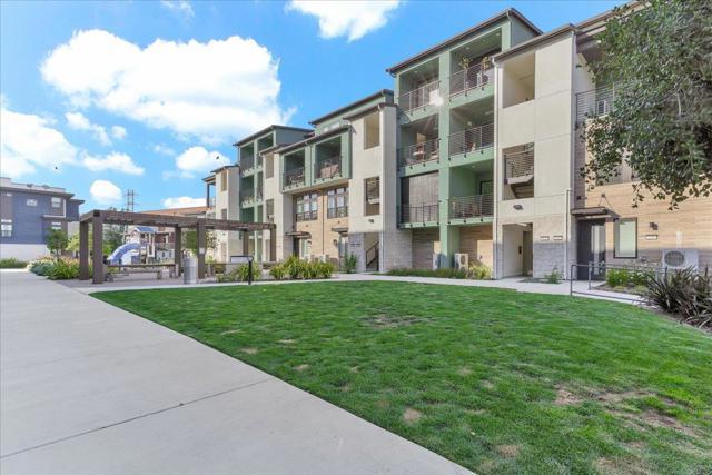 210 Waters Park Circle, San Mateo CA: https://media.crmls.org/mediaz/c1464da6-c15d-41ef-a082-f68f1696d1a4.jpg