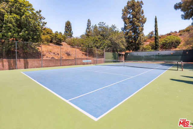 6700 Hillpark Drive, Los Angeles CA: https://media.crmls.org/mediaz/c1465983-6b2c-4520-8a96-5262935a4cde.jpg