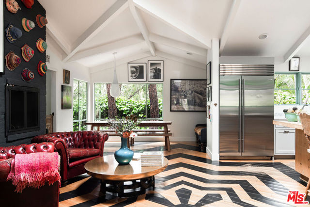 4078 Mandeville Canyon Rd. Road, Los Angeles CA: https://media.crmls.org/mediaz/c147677c-9f5d-40e0-b40f-31b491d3ae59.jpg