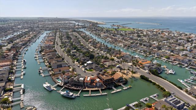 2833 Sailor Avenue, Ventura CA: https://media.crmls.org/mediaz/c1479def-5106-473e-b857-30286dbc3abf.jpg