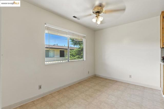 4336 Rilea Way, Oakland CA: https://media.crmls.org/mediaz/c147cc5a-03e5-4a79-9d27-92b7aa4db193.jpg