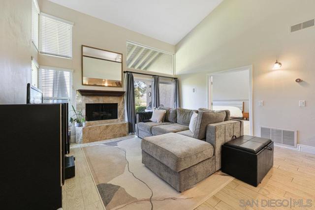 17706 Villamoura Dr, Poway CA: https://media.crmls.org/mediaz/c147fddb-65f1-471f-ba1d-bfa3146754fc.jpg