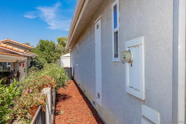 2010 W San Marcos Blvd, San Marcos CA: https://media.crmls.org/mediaz/c148ccc6-d65a-42f4-a151-a098661d89c6.jpg
