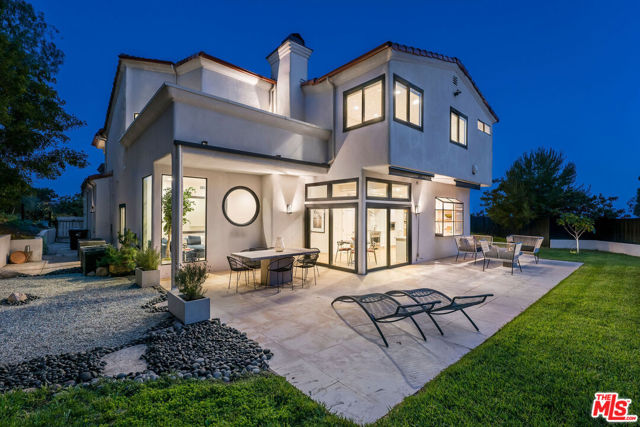 23458 W Moon Shadows Drive, Malibu CA: https://media.crmls.org/mediaz/c148fbf8-8676-48c5-a401-603a04be0dab.jpg