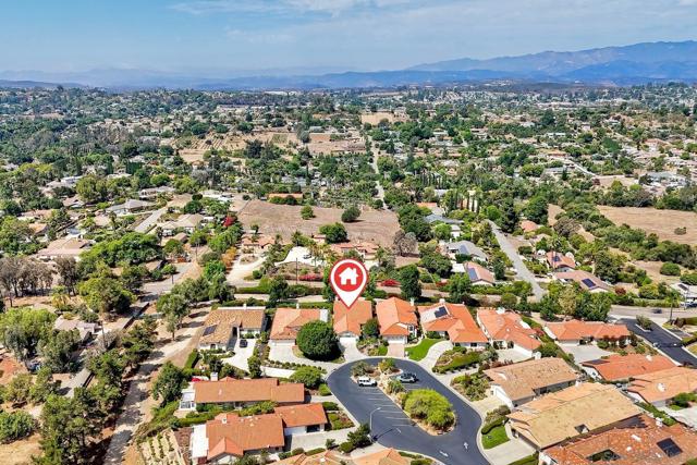 1089 Ridge Heights Dr, Fallbrook CA: https://media.crmls.org/mediaz/c149746b-6d32-496d-8c53-99f5a6c06bfe.jpg