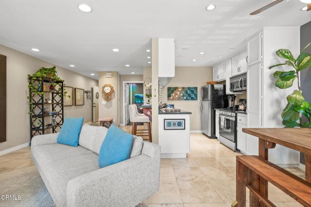 2623 Antonio Drive, Camarillo CA: https://media.crmls.org/mediaz/c1499331-a475-4de7-a1b6-1e1d565ab2f0.jpg