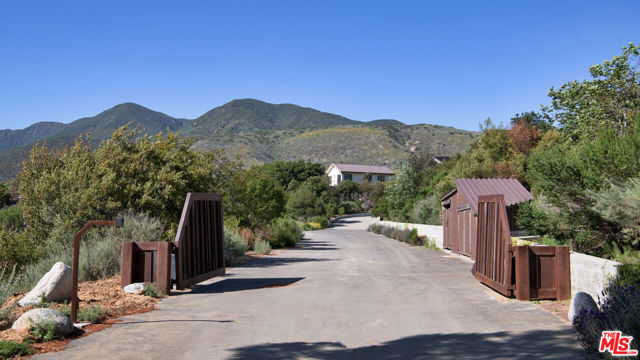 5900 Bonsall Drive, Malibu CA: https://media.crmls.org/mediaz/c14a0158-f4f7-43e4-9164-a40dd450f8f2.jpg