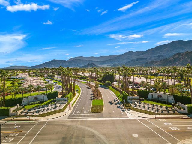 79822 Olympia Fields, La Quinta CA: https://media.crmls.org/mediaz/c14a1ddb-0d99-4886-a61f-53e76d6ee6b3.jpg