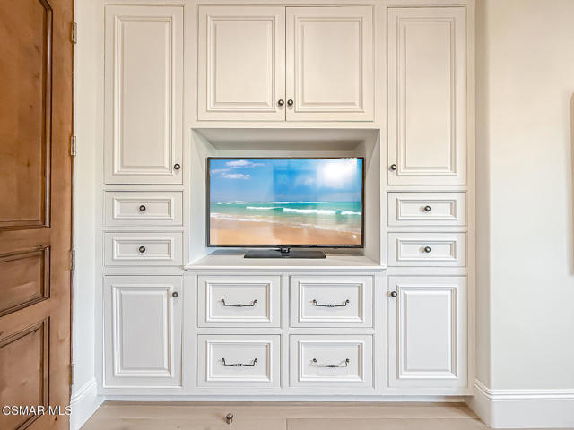 25877 Shady Oak Lane, Valencia CA: https://media.crmls.org/mediaz/c14a6ec2-1204-435e-b585-34686c3b9652.jpg