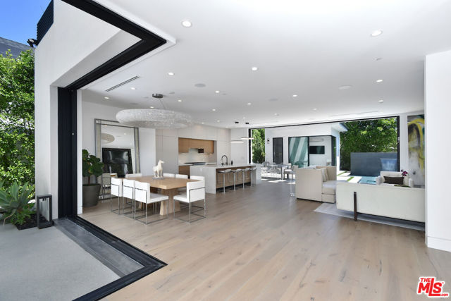 5316 Lennox, Sherman Oaks CA: https://media.crmls.org/mediaz/c14a941e-5a7c-4fd2-be40-23decff98991.jpg