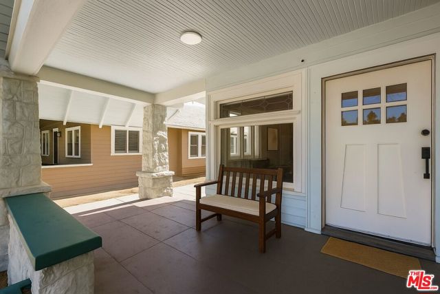 2074 W 29th Street, Los Angeles CA: https://media.crmls.org/mediaz/c14ae7a7-3818-452e-845e-705b15846143.jpg