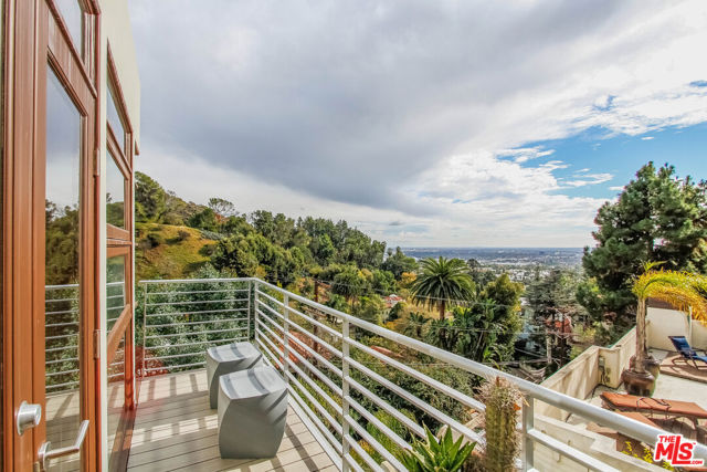 1929 N CURSON Place, Los Angeles CA: https://media.crmls.org/mediaz/c14aed04-1f3b-405b-9f30-88514b17c9b2.jpg