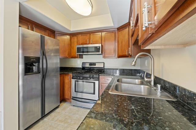 100 Sea Cliff Way, Oceanside CA: https://media.crmls.org/mediaz/c14af298-3451-47b9-bb54-be59e3febaab.jpg