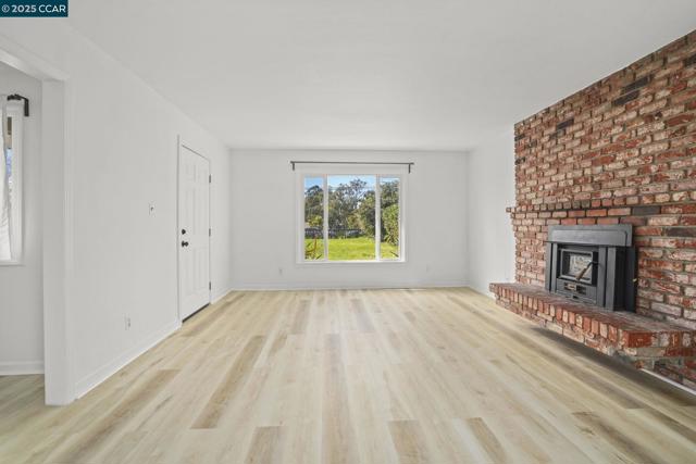 742 La Paloma Rd, El Sobrante CA: https://media.crmls.org/mediaz/c14b2310-cbd2-449d-a58f-6f6bdb469a63.jpg