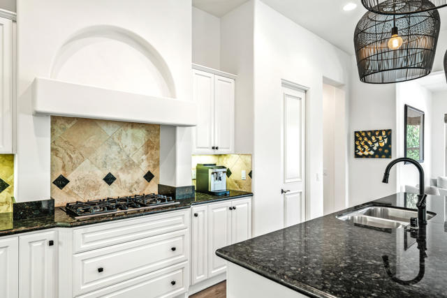 76158 Via Montelena, Indian Wells CA: https://media.crmls.org/mediaz/c14b27d5-088b-4c51-8a46-172b765c7949.jpg
