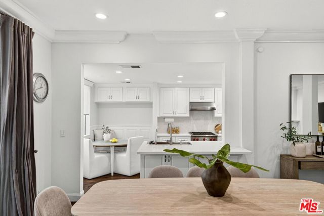 315 N Swall Drive, Beverly Hills CA: https://media.crmls.org/mediaz/c14ba7e9-3a51-4009-a753-1aa793973cb3.jpg