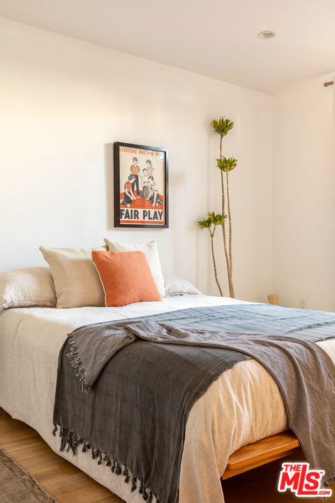 1201 N Las Palmas Avenue, Los Angeles CA: https://media.crmls.org/mediaz/c14bcb89-1930-4cfe-9049-757265be02a2.jpg