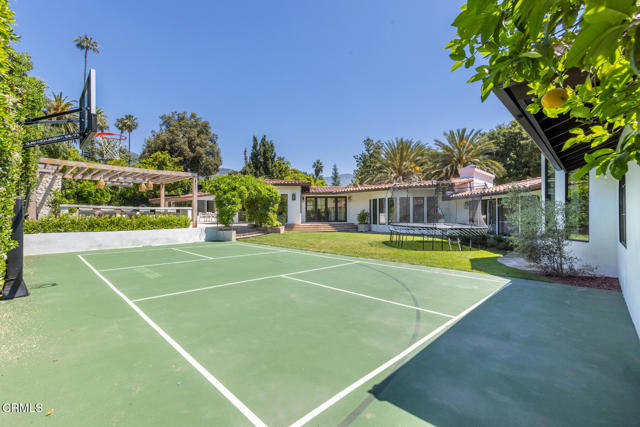 4435 Encinas Drive, La Canada Flintridge CA: https://media.crmls.org/mediaz/c14be86e-8d29-4c1f-b4bf-784a0614c0e5.jpg