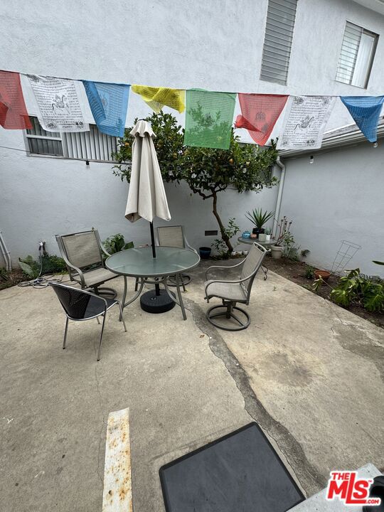 231 California Avenue, Santa Monica CA: https://media.crmls.org/mediaz/c14c0204-7ce2-4566-bd70-5473b35b9ce8.jpg
