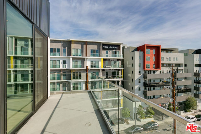 3833 Dunn, Culver City CA: https://media.crmls.org/mediaz/c14c4fed-6dd8-401c-95dc-82b8e49b3e27.jpg