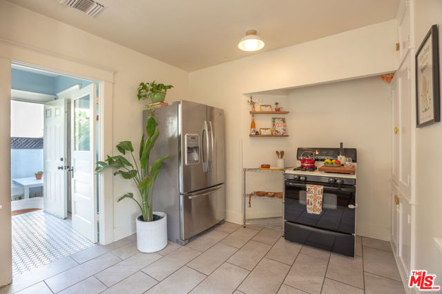 732 N Toledo Walk, Long Beach CA: https://media.crmls.org/mediaz/c14d1afa-d24c-43b2-b615-90cbca10dac3.jpg