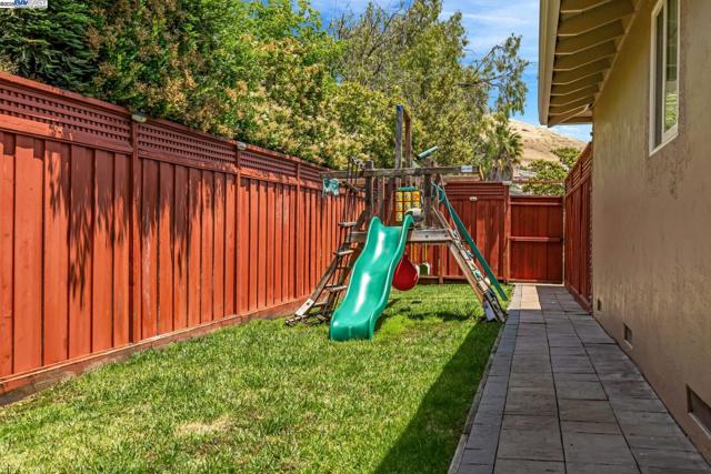 41917 Camino Santa Barbara, Fremont CA: https://media.crmls.org/mediaz/c14d341e-6b87-4e0f-a287-57902fedb332.jpg