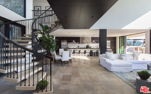 32852 Pacific Coast Highway, Malibu CA: https://media.crmls.org/mediaz/c14da29c-340b-448c-9836-d3764de35065.jpg