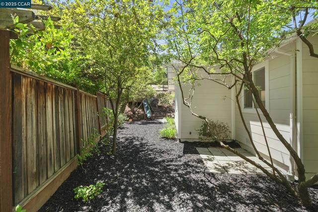71 Maple Ln, Walnut Creek CA: https://media.crmls.org/mediaz/c14de65f-bccd-467c-87a4-9c5ea3cc43f1.jpg