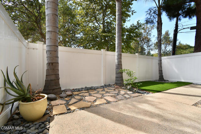 251 Hill Ranch Drive, Thousand Oaks CA: https://media.crmls.org/mediaz/c14dfaea-71bd-40f5-ae81-9bc5994be0bb.jpg