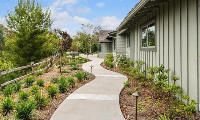 5125 El Secreto, Rancho Santa Fe CA: https://media.crmls.org/mediaz/c14e55f6-d817-4077-a49d-12aed323710c.jpg