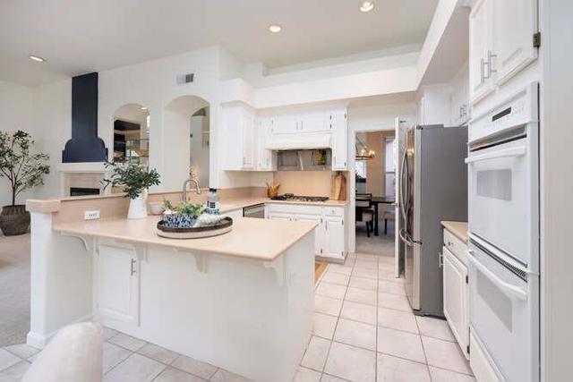 816 Corriente Point Drive,  CA: https://media.crmls.org/mediaz/c14e6cd2-9081-4360-85c2-e9726569e486.jpg