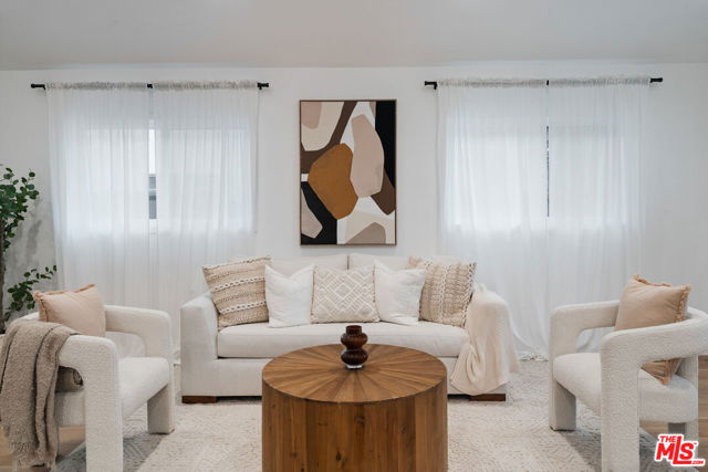 3326 La Clede Avenue, Los Angeles CA: https://media.crmls.org/mediaz/c14e925c-83a9-45b1-9410-e730c6e0ea1b.jpg