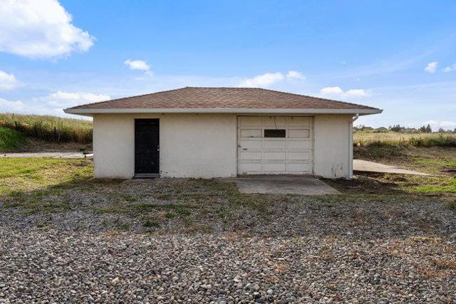 1080 Fairview Road, Hollister CA: https://media.crmls.org/mediaz/c14e940d-4c4f-440c-8770-029cd7963b7e.jpg