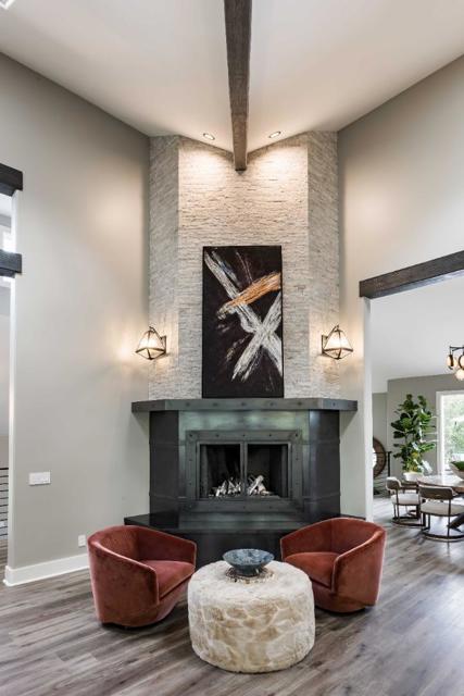 5 Oak Forest Court, Portola Valley CA: https://media.crmls.org/mediaz/c14eae7b-044b-4d08-95c2-1508fd52dda4.jpg