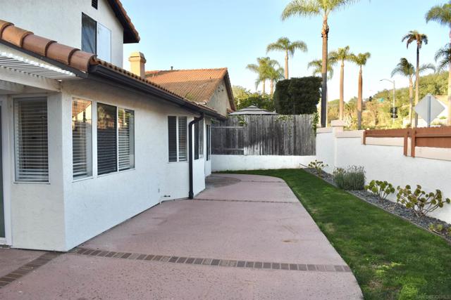 2206 Luz Way, Oceanside CA: https://media.crmls.org/mediaz/c14ed36a-3817-4359-aa17-8586281ca37a.jpg