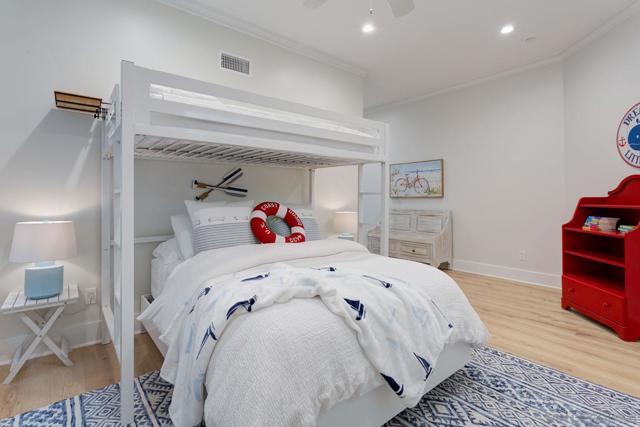 1048 Isabella Ave, Coronado CA: https://media.crmls.org/mediaz/c14f79e6-c8b8-4675-87a1-fb4961c096e7.jpg