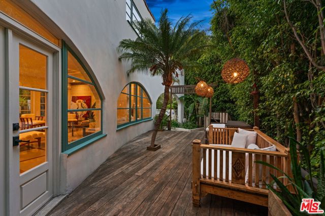 8249 Marmont Lane, Los Angeles CA: https://media.crmls.org/mediaz/c14f8ed4-5d1f-47d1-b329-e8cb17e27c14.jpg