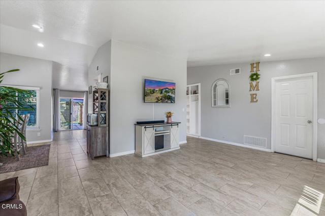 Detail Gallery Image 6 of 24 For 925 S L St, Oxnard,  CA 93030 - 3 Beds | 2 Baths