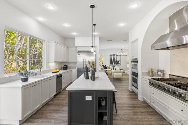 11649 Thistle Hill Pl, San Diego CA: https://media.crmls.org/mediaz/c15007c5-e31f-4b28-8aad-0e31763f99a0.jpg