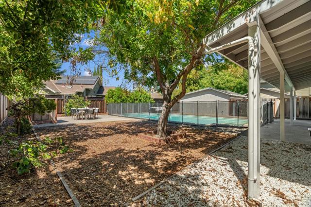 15603 Benedict Lane, Los Gatos CA: https://media.crmls.org/mediaz/c1508c96-e77f-4c6d-89ae-3e3d217fca41.jpg