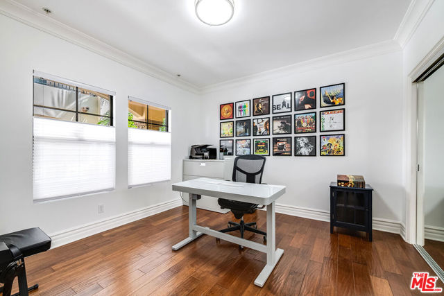 12026 Hoffman Street, Studio City CA: https://media.crmls.org/mediaz/c150920d-4d6c-4a2e-8b41-1cc7601a38fb.jpg