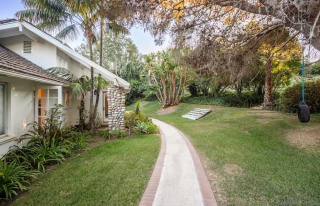 5333 Los Mirlitos, Rancho Santa Fe CA: https://media.crmls.org/mediaz/c150a03e-a291-4ae0-904c-cddb75058f9d.jpg
