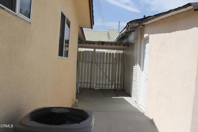 1726 1/2 Chevy Chase E Drive, Glendale CA: https://media.crmls.org/mediaz/c150ade8-732a-4db1-baf6-6568439e6dab.jpg