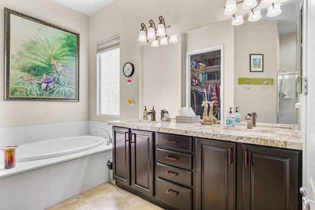 40973 Corte La Fonda, Indio CA: https://media.crmls.org/mediaz/c150bd3e-a06c-4fa1-a1a7-8408bdcc6cab.jpg