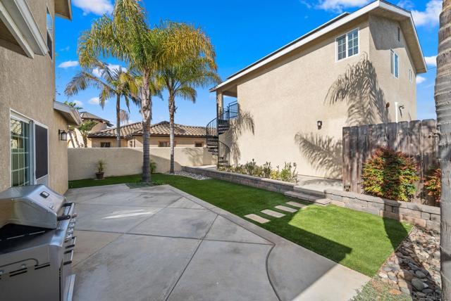 523 9th St, Imperial Beach CA: https://media.crmls.org/mediaz/c150c0f3-54a7-4d13-87a3-76dc4158d75f.jpg