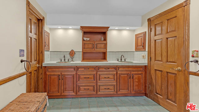 1242 Angelo Drive photo 23