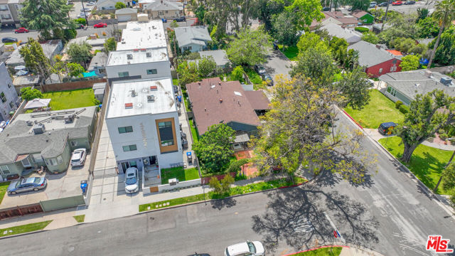 11528 Emelita Street photo 8