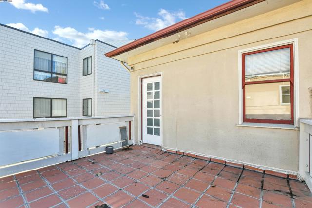 254 Perkins St., Oakland CA: https://media.crmls.org/mediaz/c151a44c-86cb-4a68-9f2c-21af80b9ffec.jpg