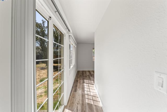 2320 Cutting Blvd, Richmond CA: https://media.crmls.org/mediaz/c151a49f-1728-4f32-ab42-95b8334e42dd.jpg